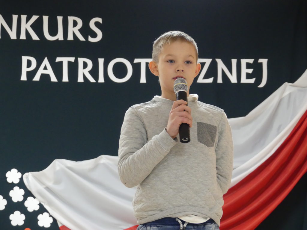Uczestnicy Gminnego Konkursu Piosenki Patriotycznej pt. „Piękna nasza Polska cała”