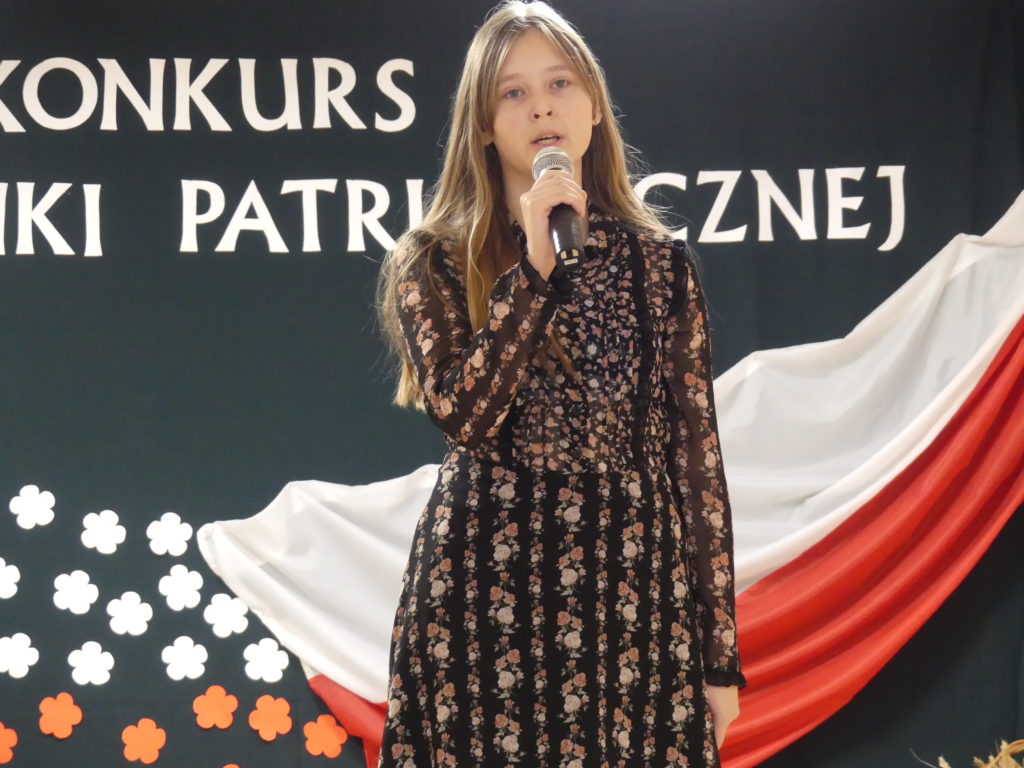 Uczestnicy Gminnego Konkursu Piosenki Patriotycznej pt. „Piękna nasza Polska cała”