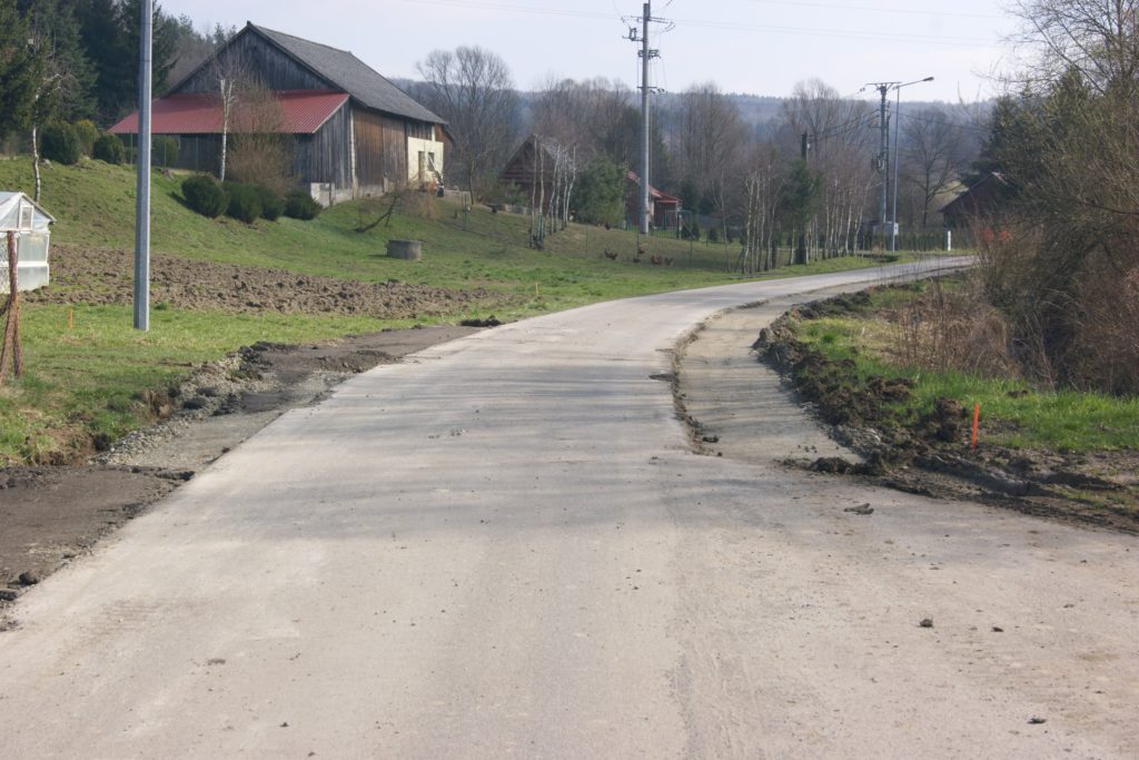 Informacja o przebudowie drogi w Woli Krzywieckiej